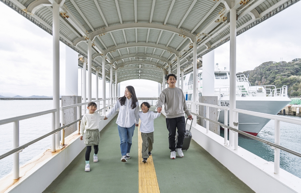 神湊港からフェリーで出発