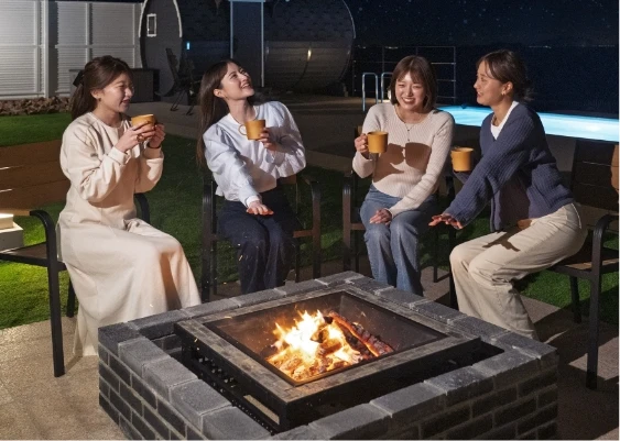 焚き火を囲むプライベートナイト